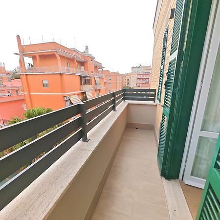 Attico Urbano Terrazza Su Roma Metro A Cornelia Apartment Bagian luar foto